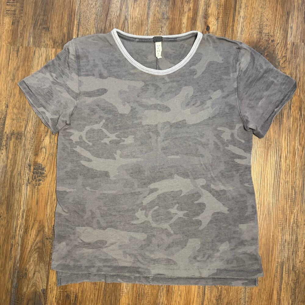 Free People We the Free XS distressed soft gray camo t shirt split hem - Picture 10 of 12